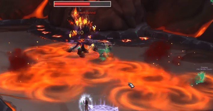 Imagem da mecânica poças de magma, mecânica de Kurog na primeira raid de Dragonflight
